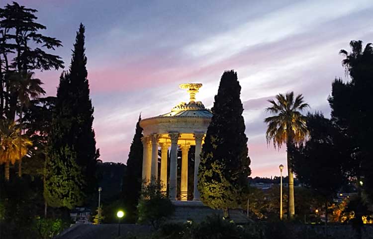 vue sur le parc Chambrun : le temple de l'amour